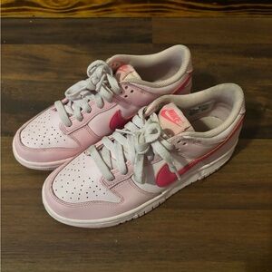 All pink dunks